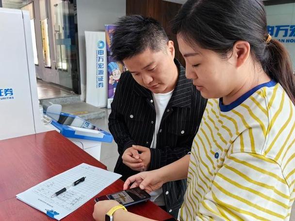 国庆节券商开户业务量暴增_炒股多少钱能开户_投资者热情高涨开户需求激增