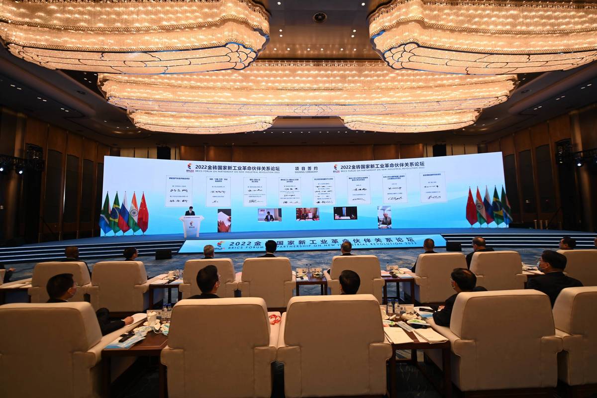 场外配资迎监管风暴：厦门平台艰难转型，杠杆乱象能否终结？