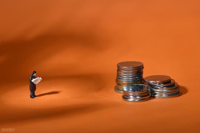 男子曾挥斥方遒，落魄街头靠修鞋糊口，悔不当初碰借钱炒股